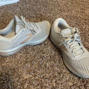 Revel 2 Brooks Running